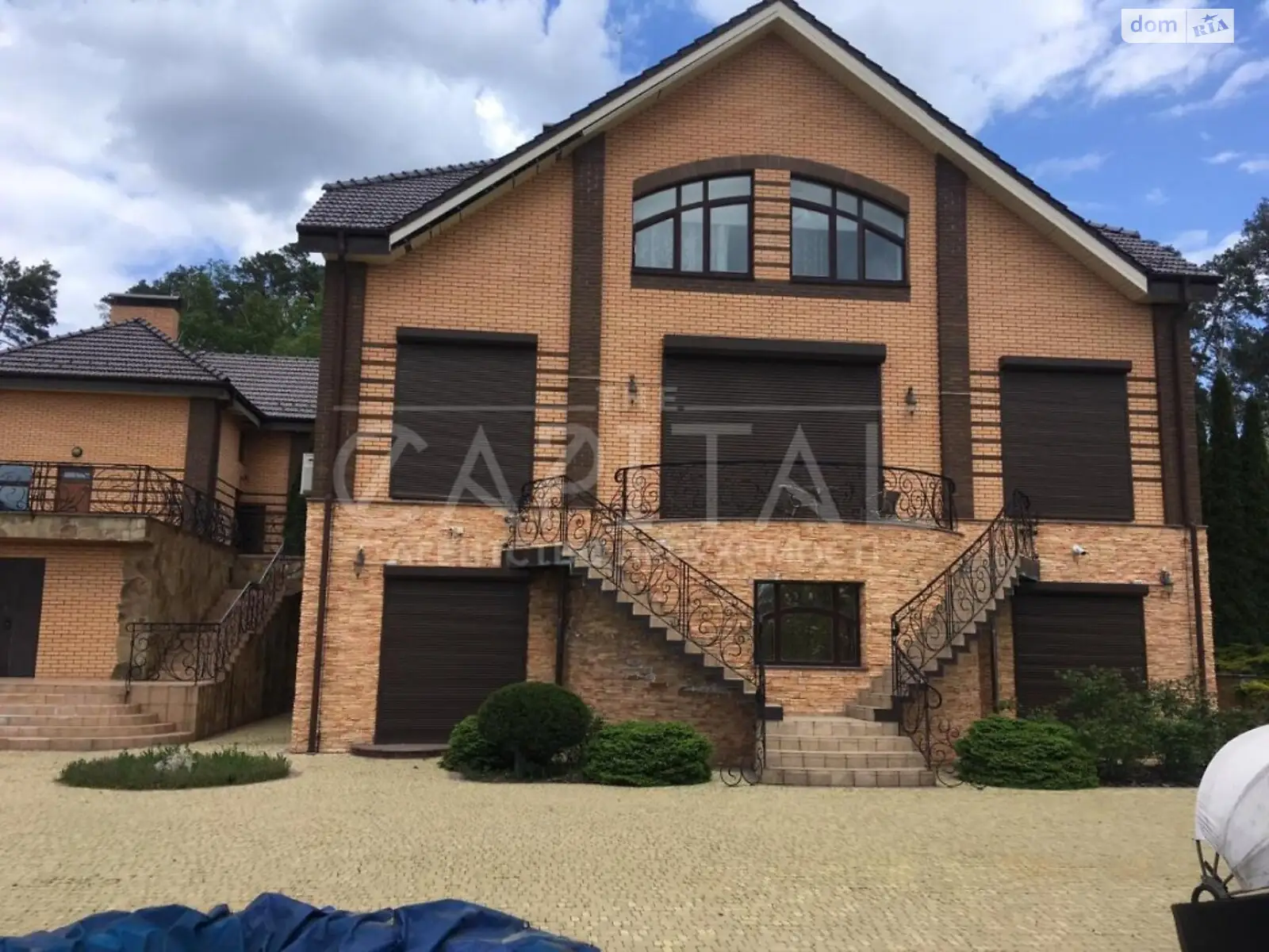 Сдается в аренду дом на 3 этажа 500 кв. м с камином, цена: 7000 $ - фото 1