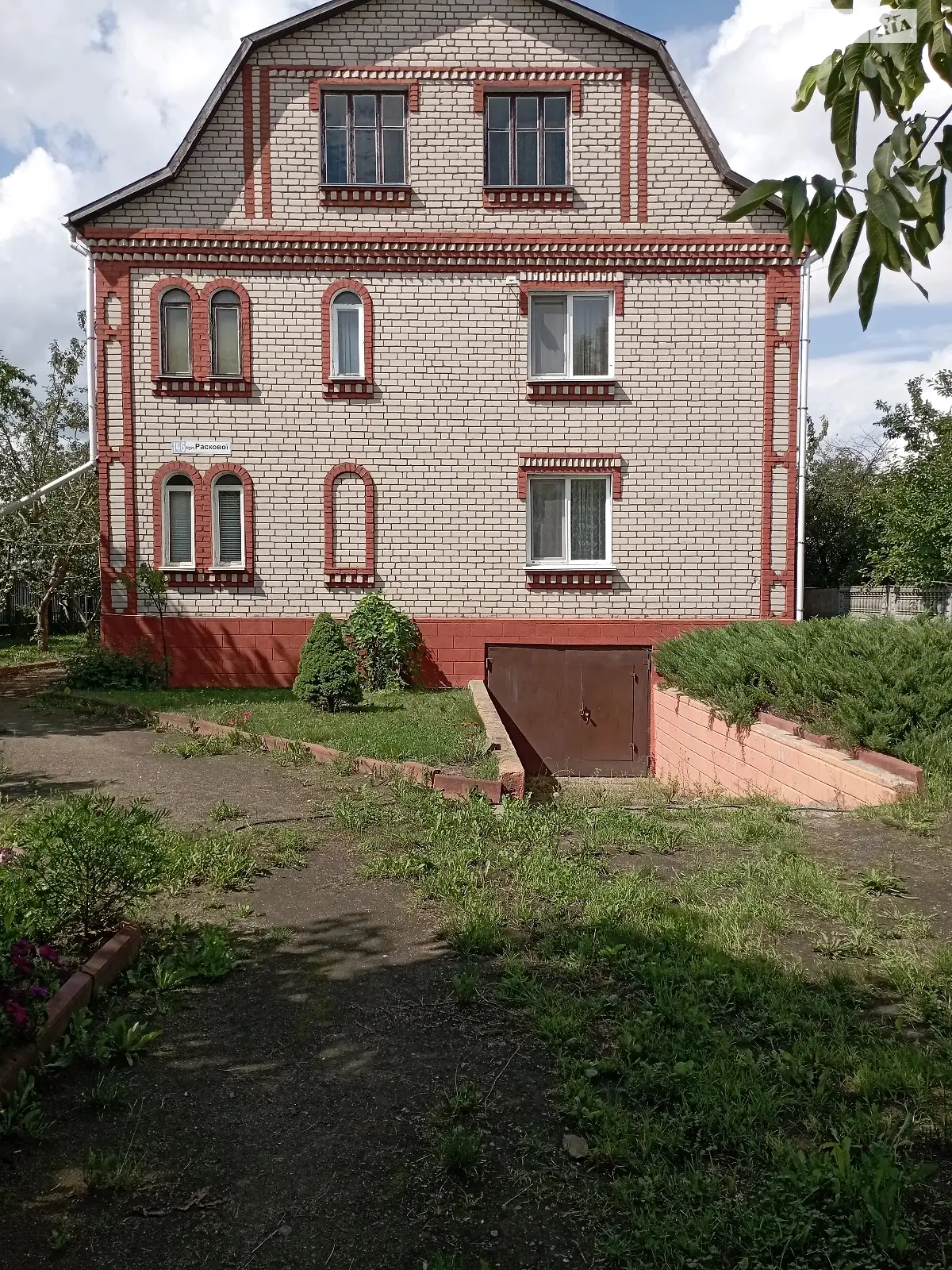 Продається будинок 2 поверховий 270 кв. м з каміном, цена: 115000 $