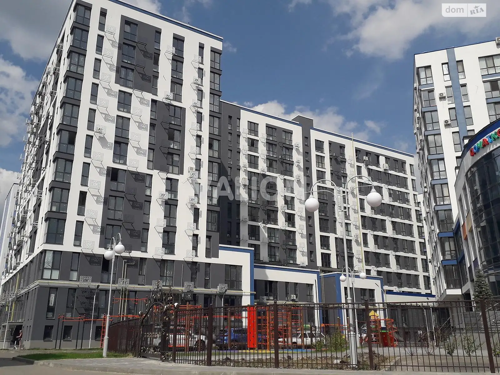 Продается 1-комнатная квартира 50 кв. м в Киеве, ул. Олимпия Галика, 75Г - фото 1