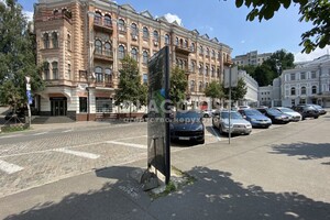 Продается 4-комнатная квартира 160 кв. м в Киеве, ул. Ольгинская
