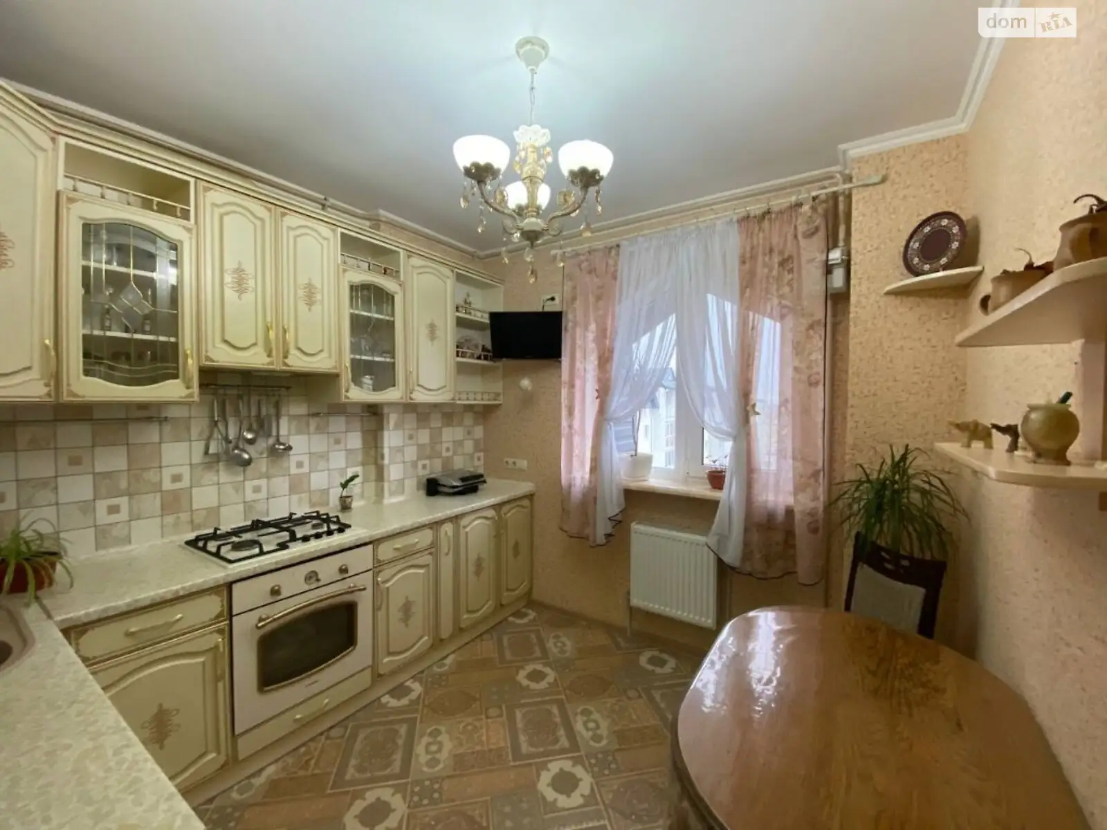 Продається 2-кімнатна квартира 51 кв. м у Чорноморську, цена: 40500 $