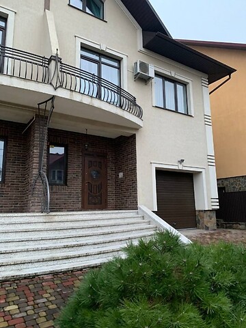 Сдается в аренду часть дома 300 кв. м с балконом, цена: 2000 $