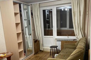 Продается 1-комнатная квартира 33 кв. м в Харькове, Героев Труда улица