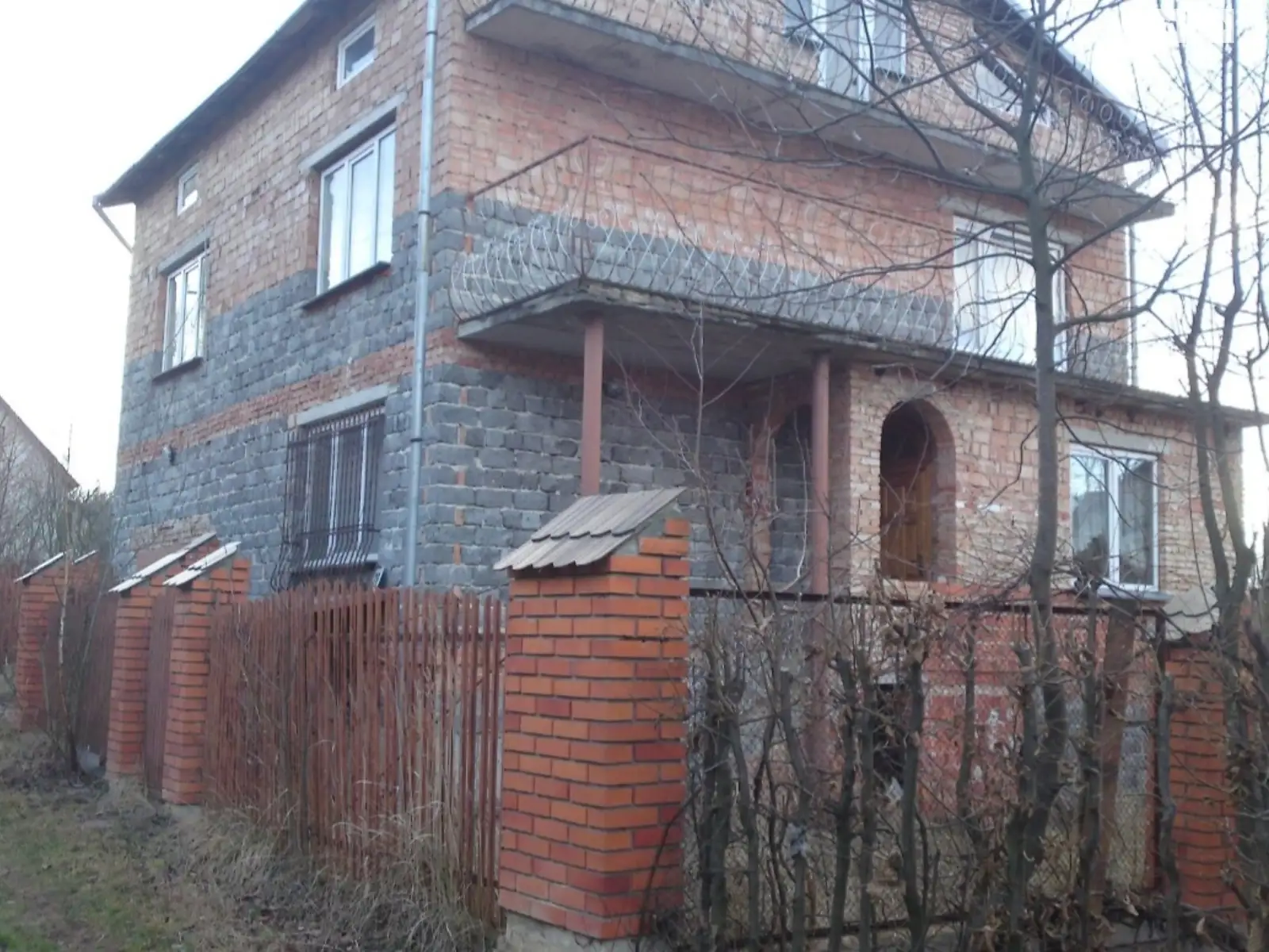 Продається будинок 3 поверховий 223 кв. м з гаражем, цена: 25000 $