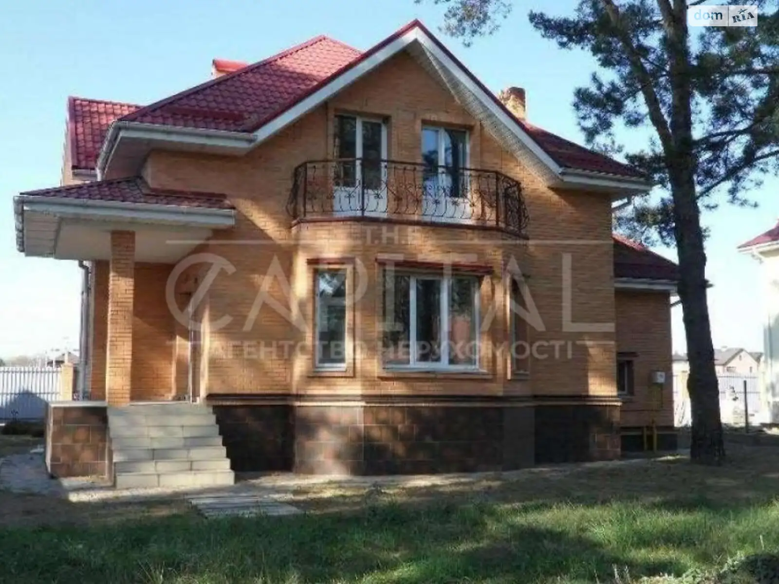 Продается дом на 2 этажа 280 кв. м с камином, цена: 319000 $