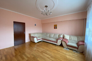 Сдается в аренду 3-комнатная квартира 107 кв. м в Ужгороде, цена: 900 $