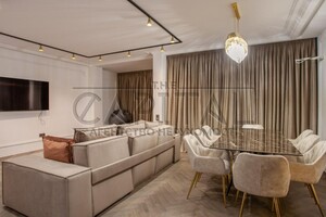 Продается 2-комнатная квартира 93 кв. м в Киеве, ул. Михаила Бойчука