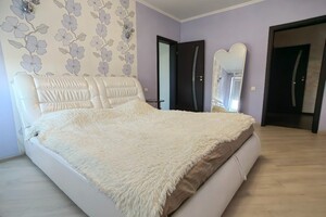 Продается 3-комнатная квартира 108 кв. м в Днепре, ул. 8 марта (Таромское)
