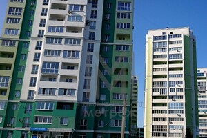 Продается 1-комнатная квартира 47 кв. м в Харькове, пр. Рогатинский
