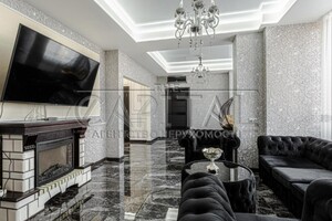 Продається 3-кімнатна квартира 72 кв. м у Києві, вул. Нагірна