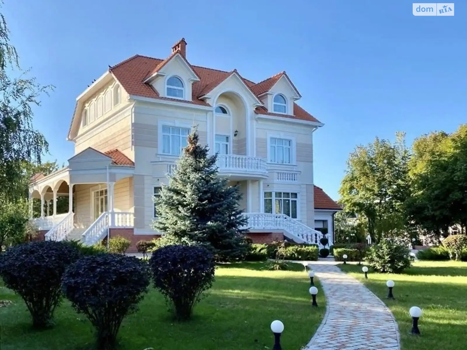 Продается дом на 2 этажа 800 кв. м с камином, цена: 1500000 $ - фото 1