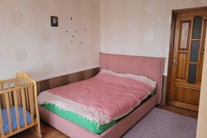 Продается 3-комнатная квартира 72 кв. м в Киеве, ул. Дмитрия Луценко
