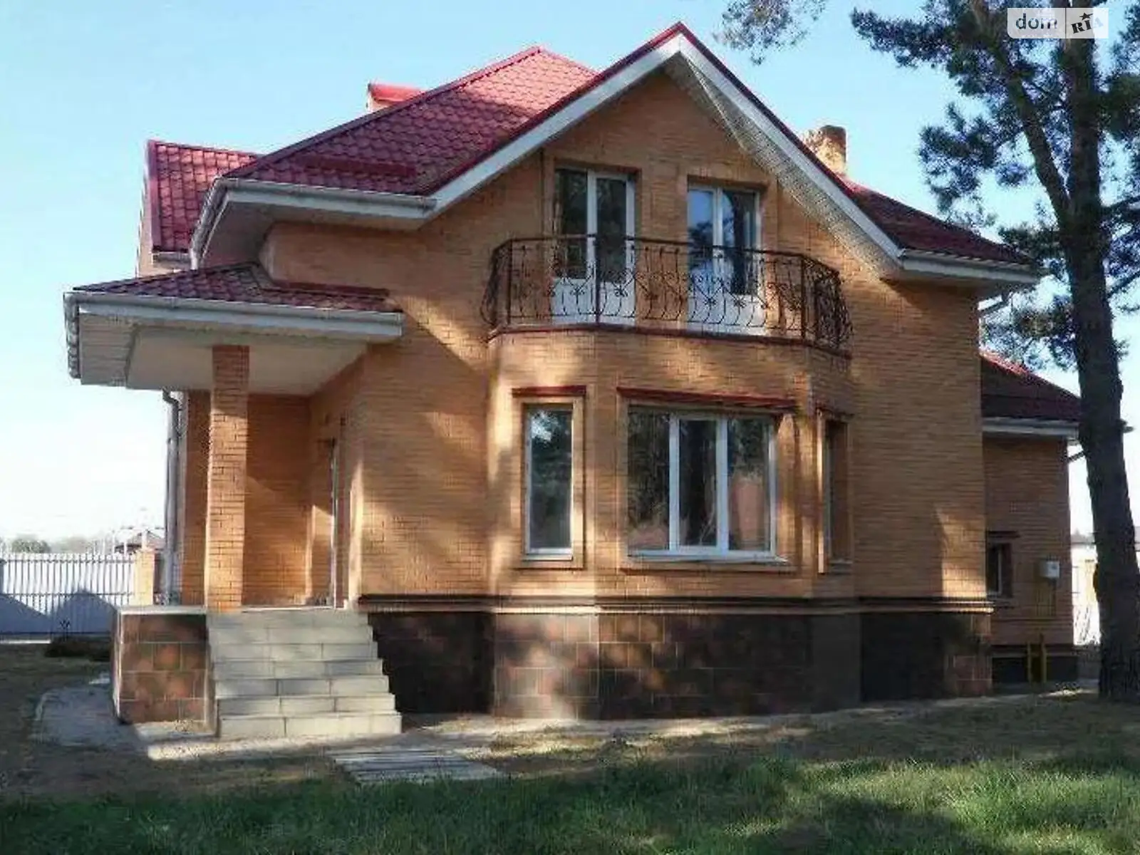 Продается дом на 2 этажа 288 кв. м с баней/сауной, цена: 319000 $