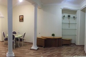 Продается 3-комнатная квартира 107 кв. м в Киеве, ул. Золотоворотская