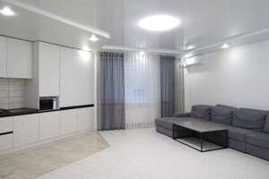 Продается 2-комнатная квартира 79.3 кв. м в Виннице, ул. Анатолия Бортняка