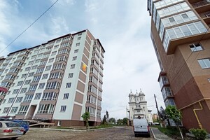 Продається 3-кімнатна квартира 85 кв. м у Чернівцях, вул. Руська