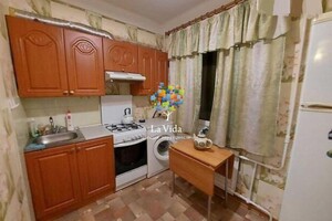 Продается 1-комнатная квартира 32 кв. м в Киеве, ул. Подлесная