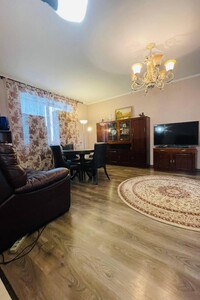 Продается 3-комнатная квартира 93 кв. м в Киево-Святошинске, ул. Юности
