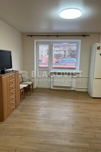 Продается 3-комнатная квартира 56 кв. м в Киеве, ул. Казимира Малевича