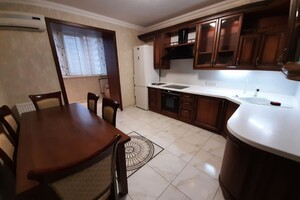 Продается 3-комнатная квартира 113 кв. м в Днепре, ул. Дмитрия Кедрина