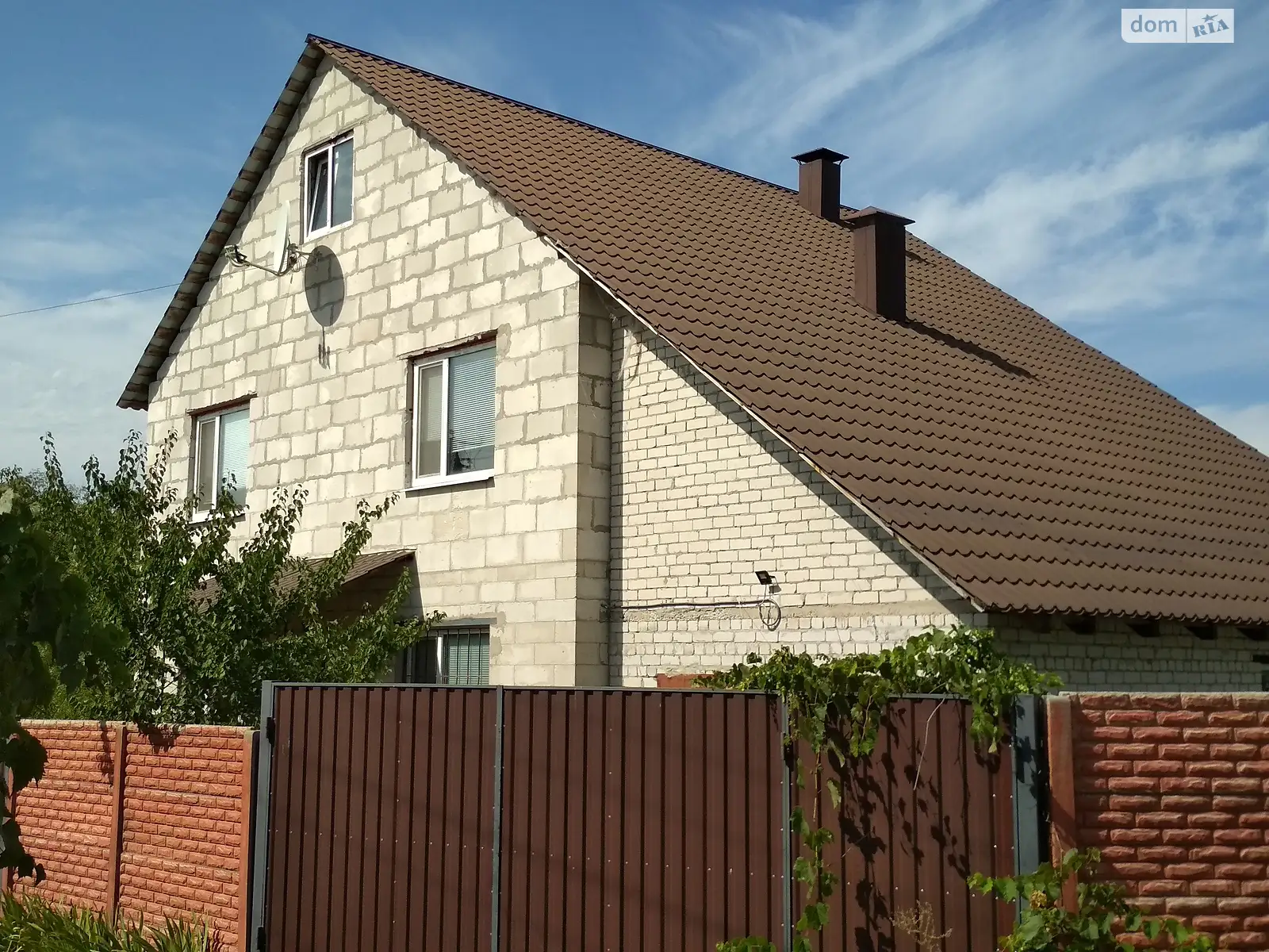 Продается дом на 2 этажа 158 кв. м с беседкой, цена: 75000 $ - фото 1