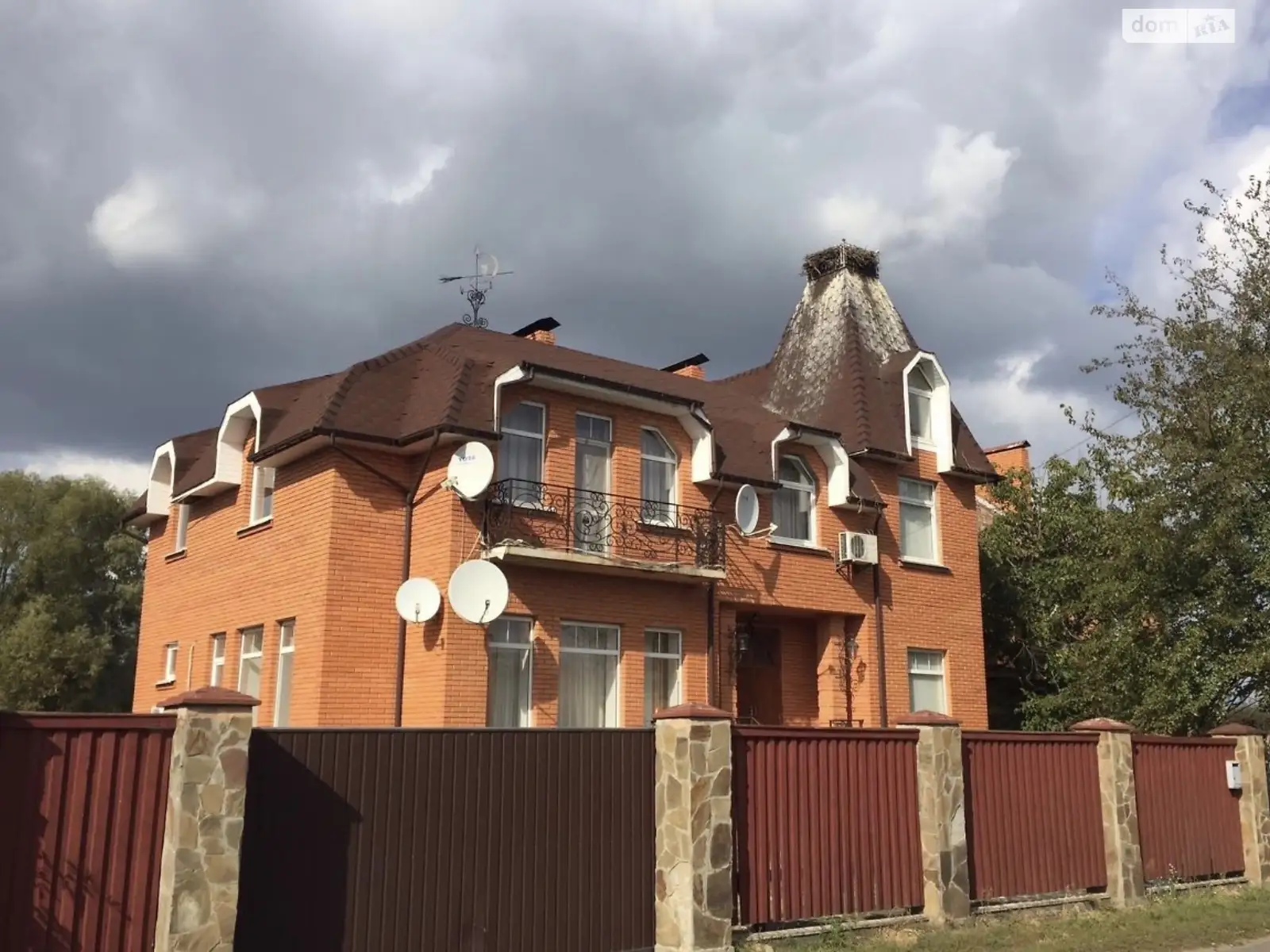 Сдается в аренду дом на 2 этажа 400 кв. м с террасой, цена: 850 $ - фото 1