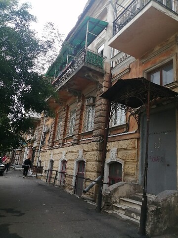 Продается 4-комнатная квартира 105 кв. м в Одессе, ул. Нежинская