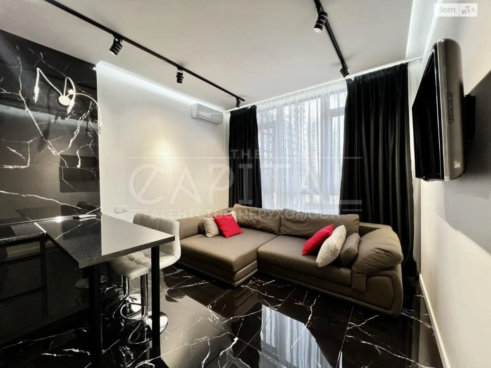 Продается 2-комнатная квартира 46 кв. м в Киеве, ул. Маккейна Джона, 1 - фото 1