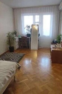 Продается 3-комнатная квартира 71.57 кв. м в Киеве, ул. Урловская