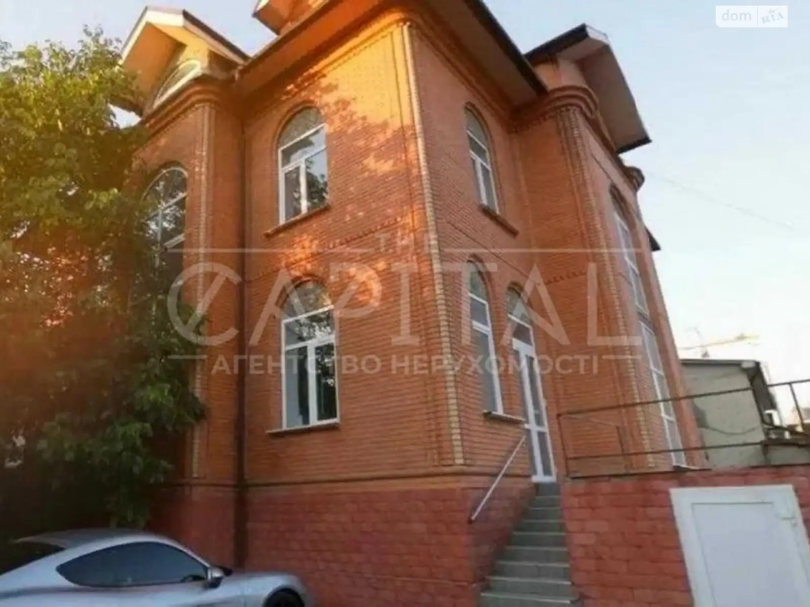 Сдается в аренду дом на 3 этажа 550 кв. м с балконом, цена: 4400 $ - фото 1