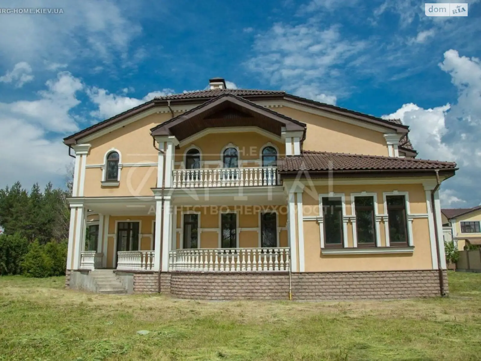 Продается дом на 2 этажа 585 кв. м с бассейном - фото 2