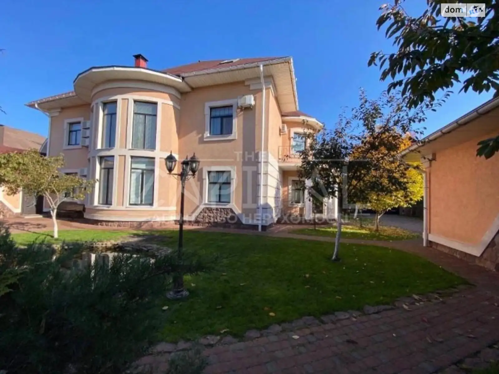 Продается одноэтажный дом 390 кв. м с баней/сауной, цена: 720000 $