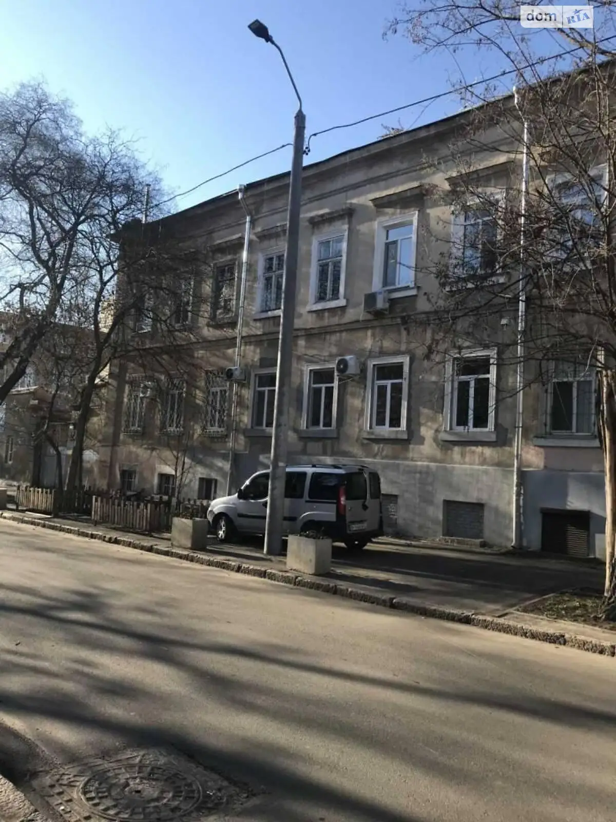 Продається 3-кімнатна квартира 100 кв. м у Одесі, вул. Мечникова