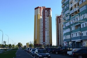 Продается 3-комнатная квартира 82 кв. м в Киеве, ул. Чавдар Елизаветы