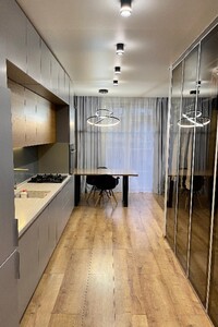 Продается 2-комнатная квартира 55 кв. м в Киеве, ул. Сергeя Данченко