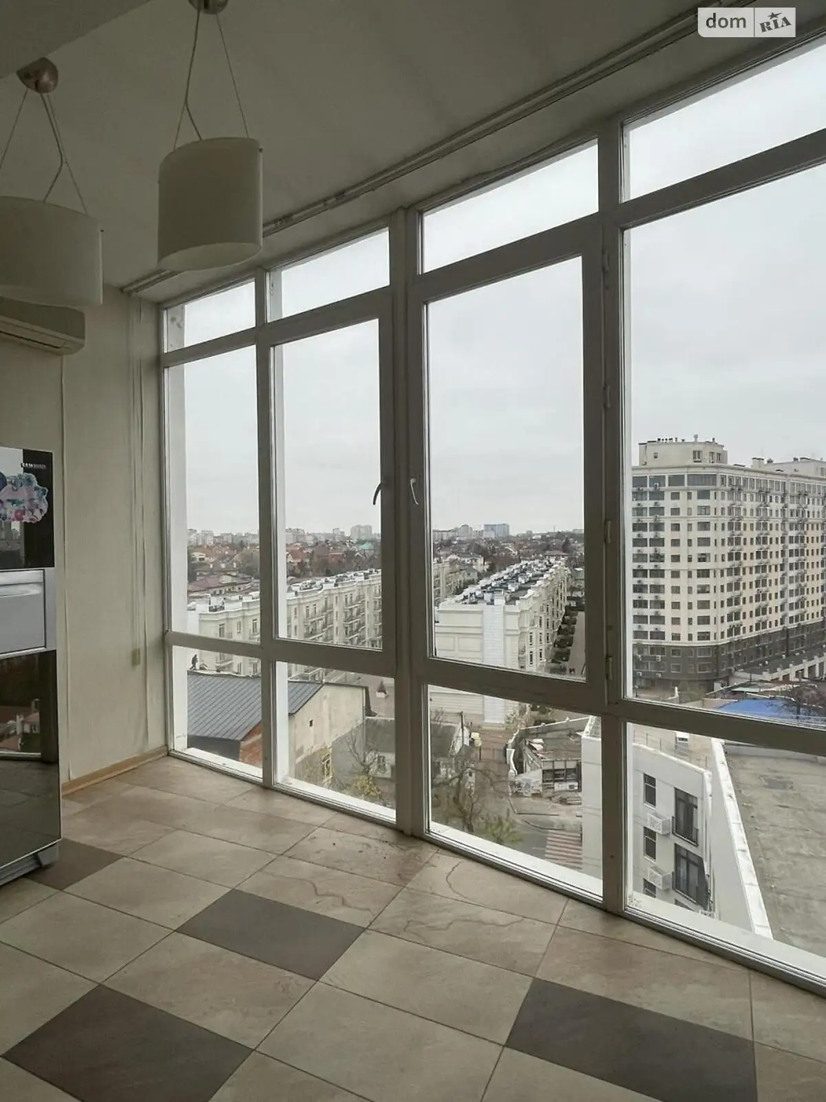 Продается 5-комнатная квартира 269 кв. м в Одессе, Фонтанская дор., 123 - фото 1