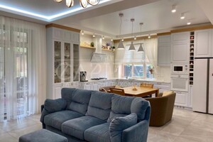 Продается дом на 2 этажа 190 кв. м с балконом, цена: 299000 $