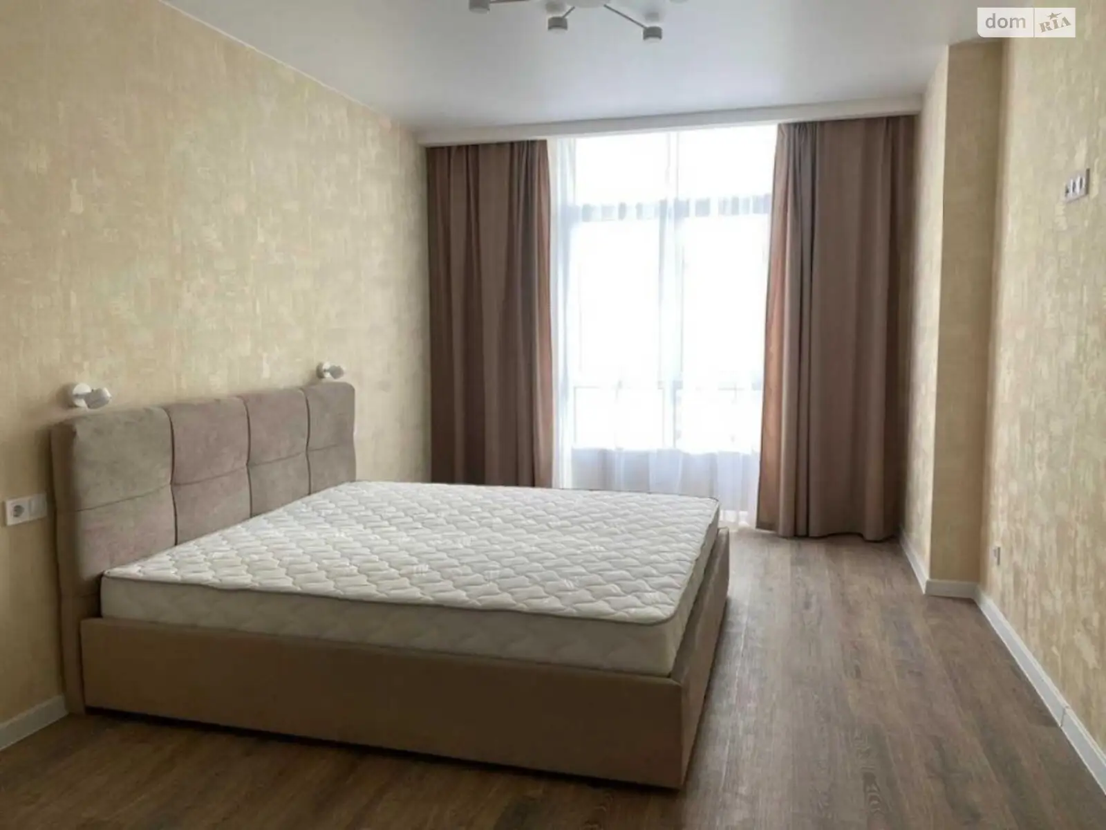Продается 1-комнатная квартира 51 кв. м в Киеве, ул. Евгения Маланюка(Сагайдака), 101Ш