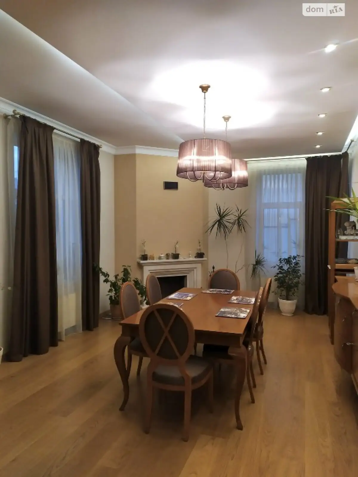 Продается дом на 3 этажа 373 кв. м с террасой, цена: 530000 $ - фото 1