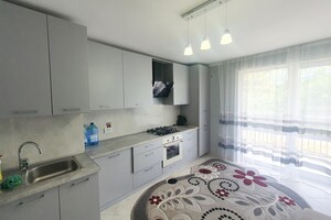 Сдается в аренду 2-комнатная квартира 70 кв. м в Тернополе, ул. Петра Батьковского(Бригадная)