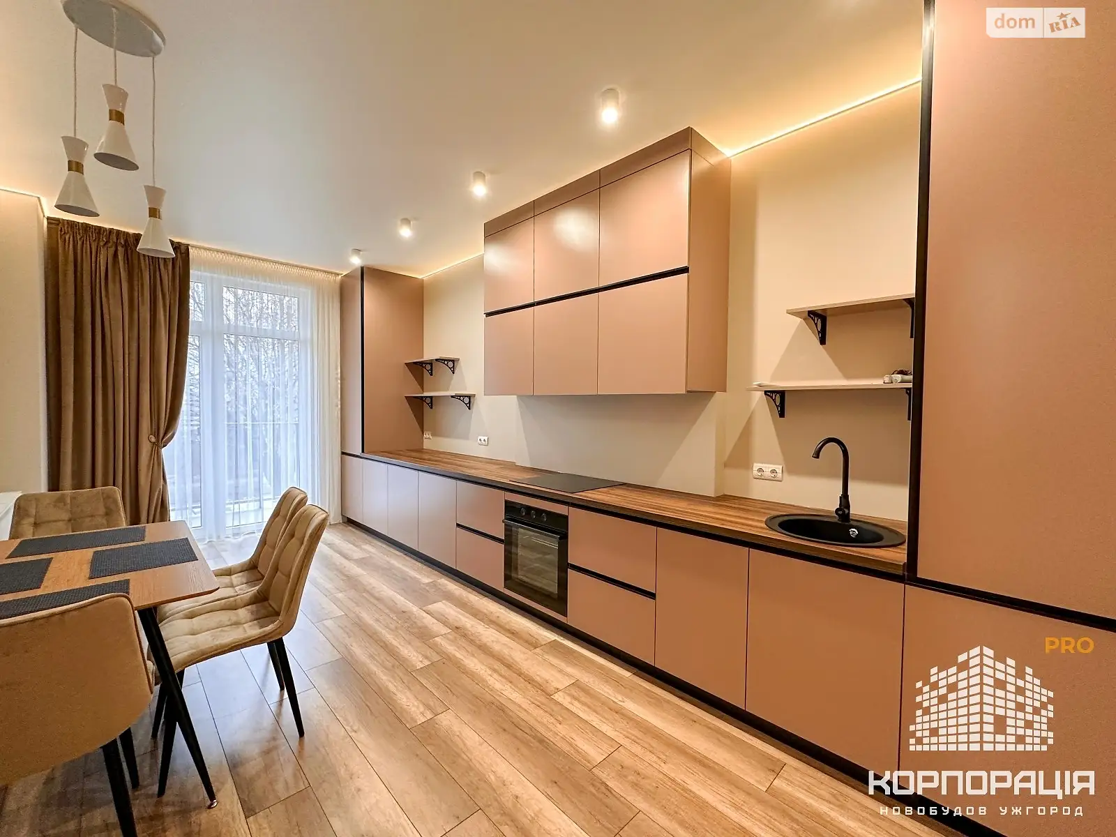 Продається 2-кімнатна квартира 66.6 кв. м у Ужгороді, цена: 150000 $ - фото 1