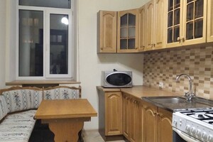Довгострокова оренда квартири, Київ, р‑н. Лук'янівка, ст.м. Золоті ворота, буд. 4