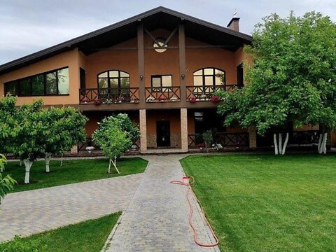 Продается часть дома 500 кв. м с балконом, цена: 370000 $