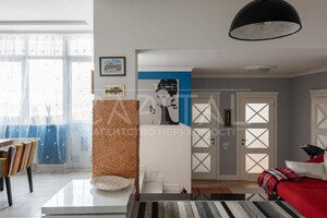 Продается 4-комнатная квартира 168 кв. м в Киеве, ул. Максимовича