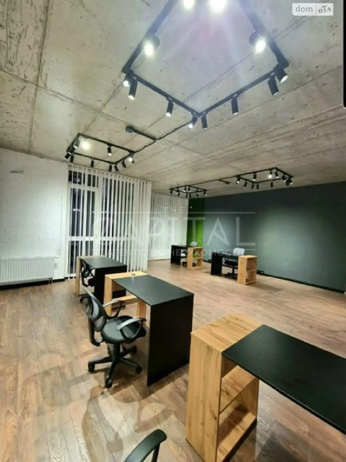 Продается офис 82 кв. м в бизнес-центре, цена: 250000 $