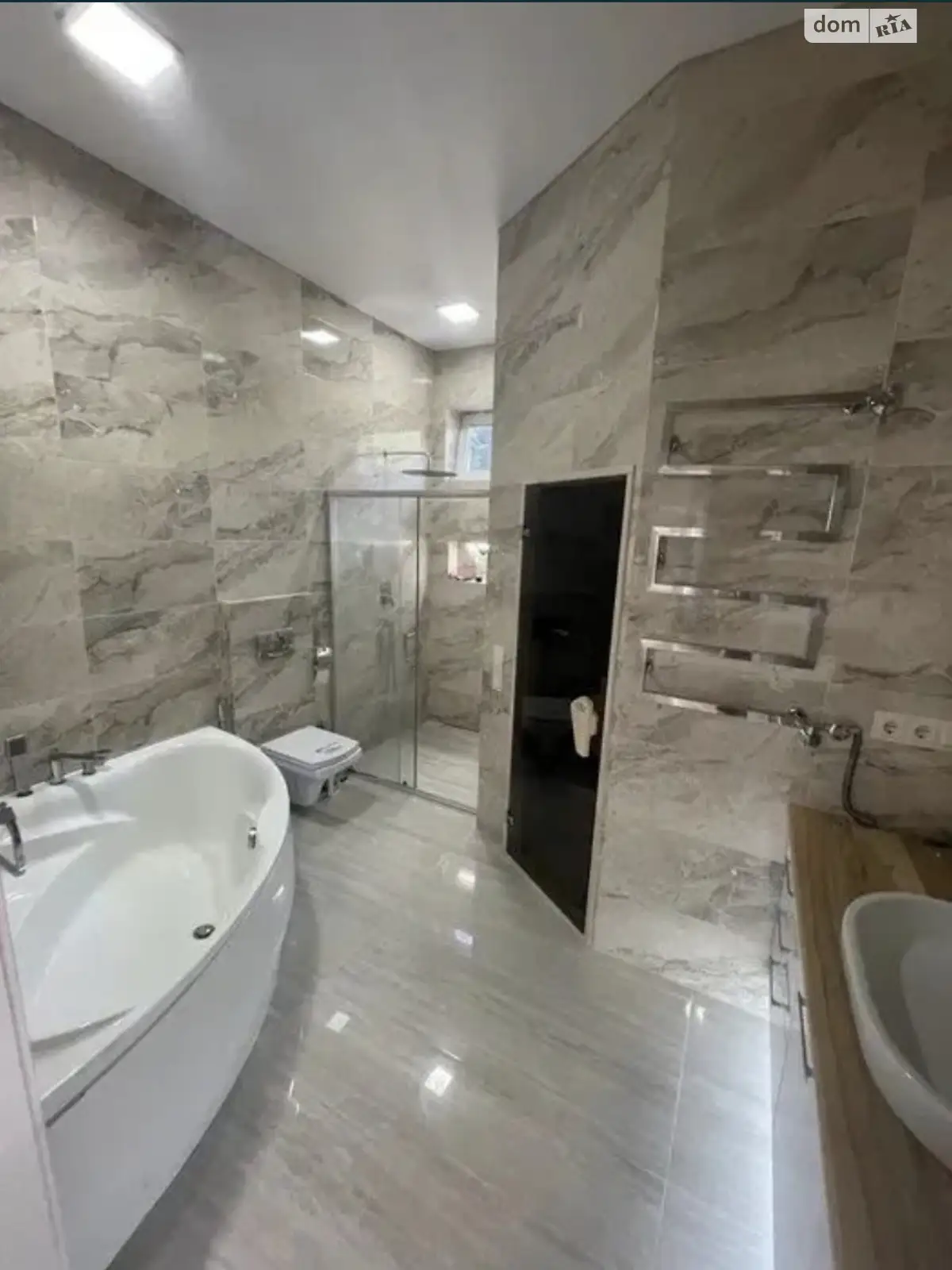 Продається будинок 2 поверховий 260 кв. м з каміном, цена: 280000 $ - фото 1