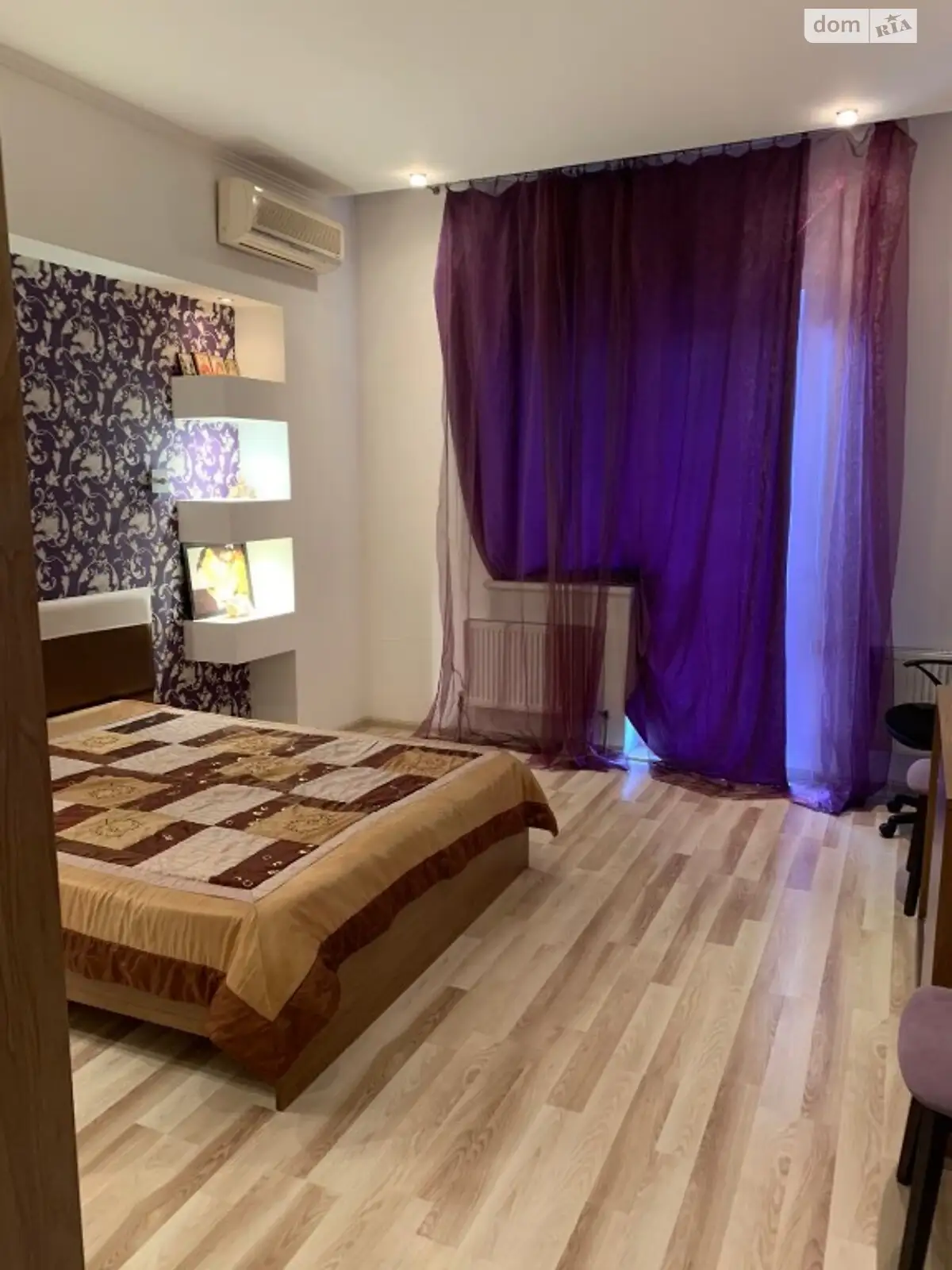 Продается дом на 2 этажа 250 кв. м с камином, цена: 155000 $ - фото 1