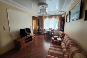 Продается 3-комнатная квартира 56 кв. м в Киеве, ул. Катерины Белокур