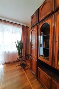 Продается 4-комнатная квартира 82.5 кв. м в Ивано-Франковске, ул. 24 Августа