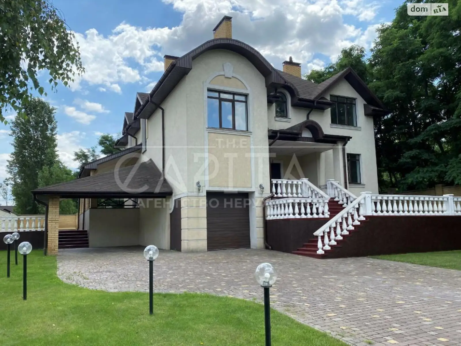 Продается дом на 3 этажа 362 кв. м с камином, цена: 365000 $